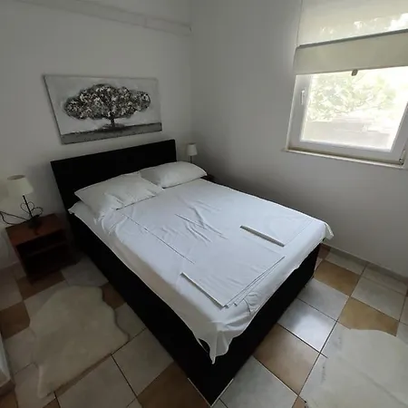 Edith's Olive Garden Appartement *