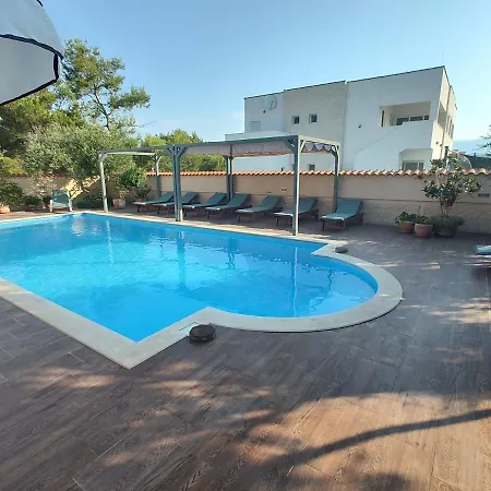 Appartement Edith's Olive Garden Vir