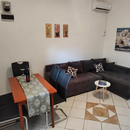 Edith's Olive Garden Appartement Vir