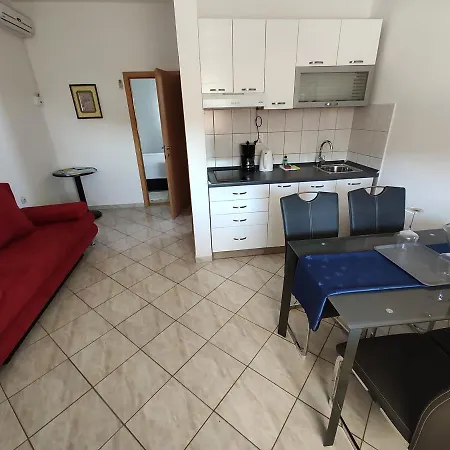 Edith's Olive Garden Appartement Vir