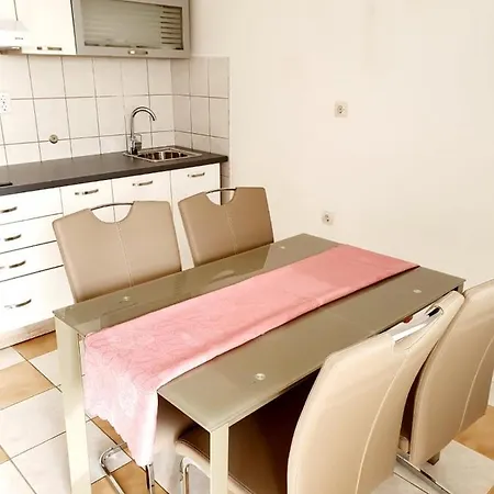 Edith's Olive Garden Appartement