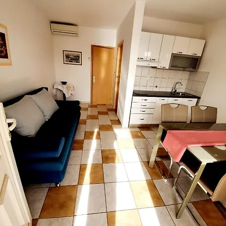 Edith's Olive Garden Appartement Vir