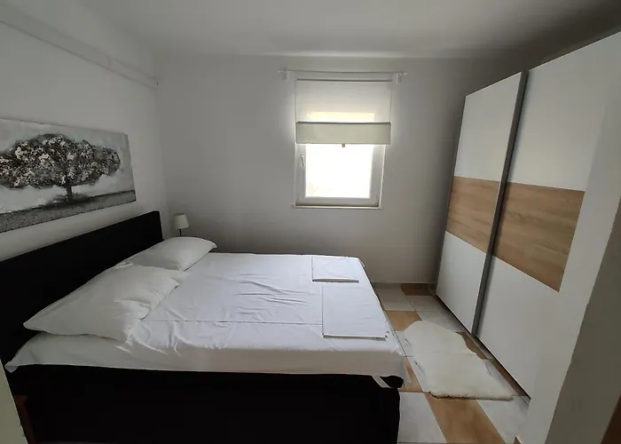 Edith's Olive Garden * Vir