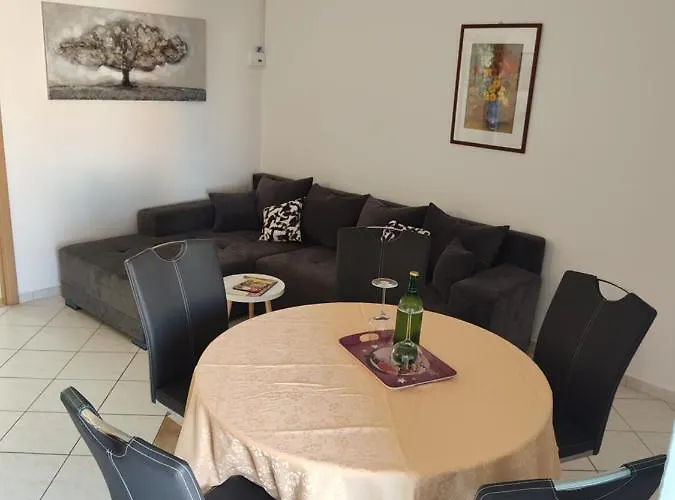 Edith's Olive Garden Apartament Vir