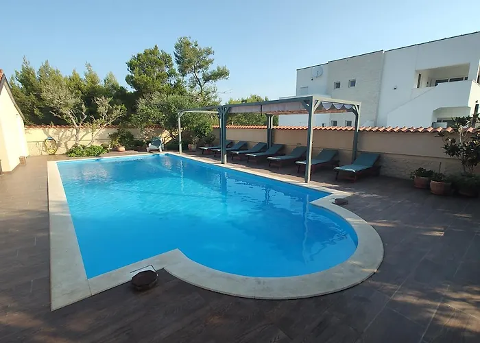 Apartament Edith's Olive Garden Vir