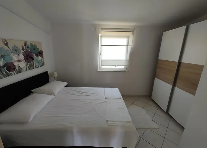 Apartament Edith's Olive Garden Vir