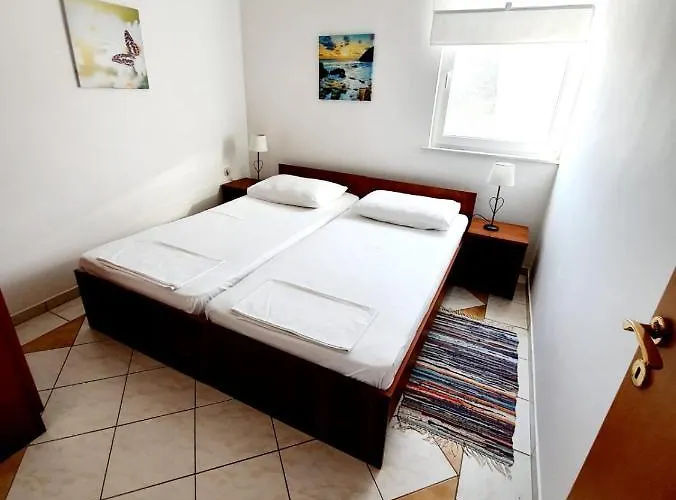 Apartament Edith's Olive Garden Vir