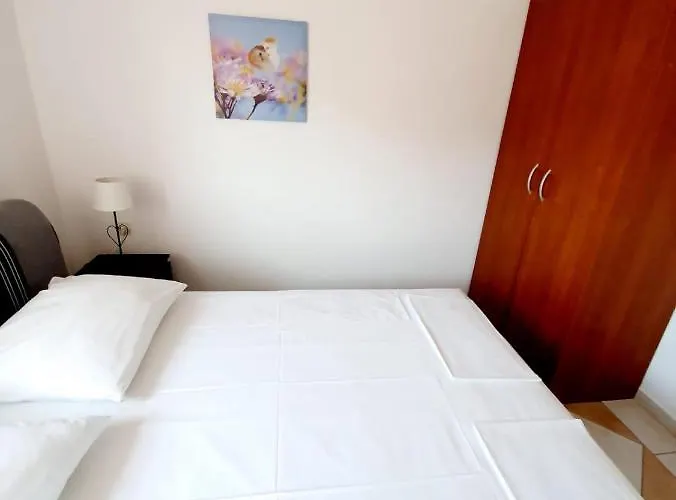 Edith's Olive Garden Apartament Vir