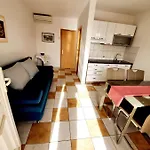 Edith's Olive Garden Apartament Vir