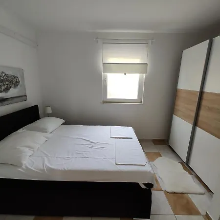 Edith's Olive Garden * Vir