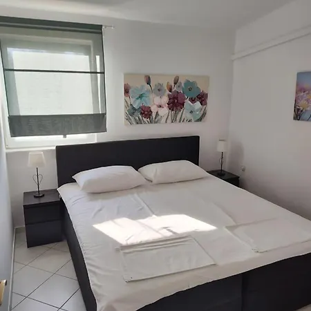 Edith's Olive Garden Apartman *