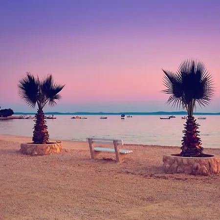 Edith's Olive Garden Apartman Vir