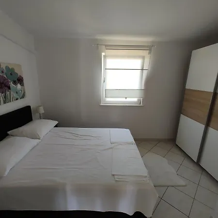 Apartment Edith's Olive Garden Vir