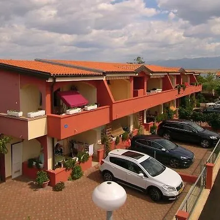 Edith's Olive Garden * Vir