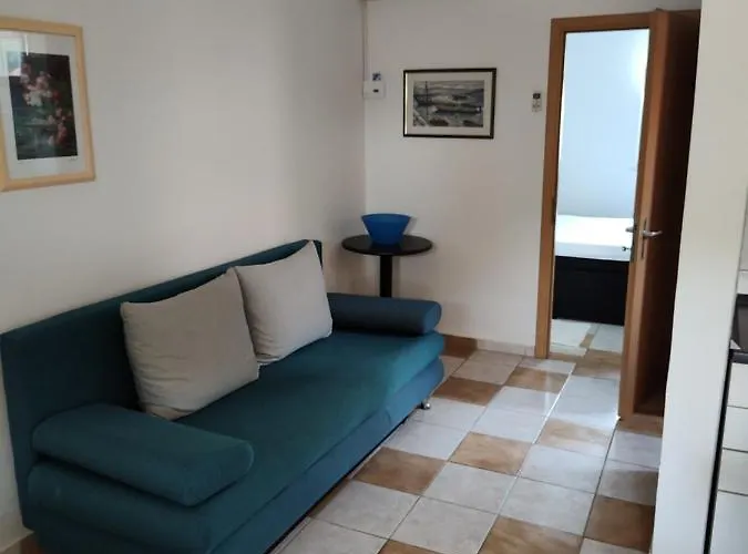 Edith's Olive Garden Apartamento Vir