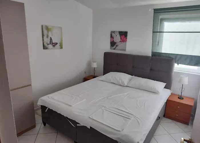 Edith's Olive Garden Apartamento Vir