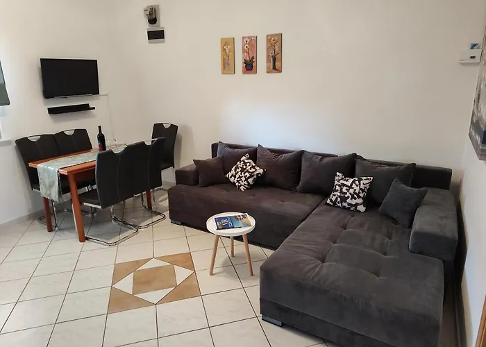 Edith's Olive Garden Apartamento Vir