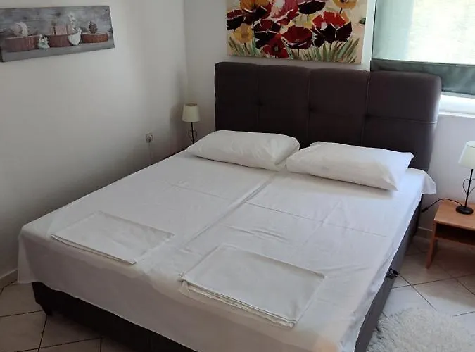 Apartamento Edith's Olive Garden Vir