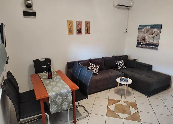 Edith's Olive Garden Apartamento Vir