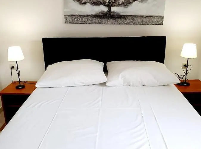 Edith's Olive Garden Вир