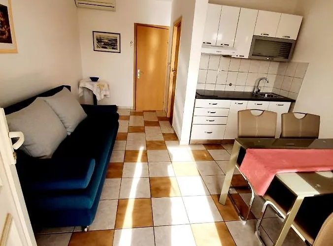 Edith's Olive Garden Apartamento Vir